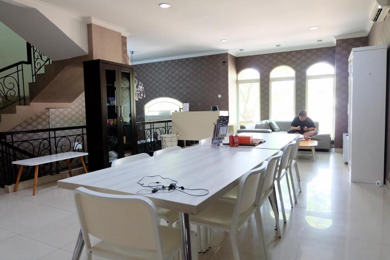 Homiestay Jakarta Eksteriør bilde